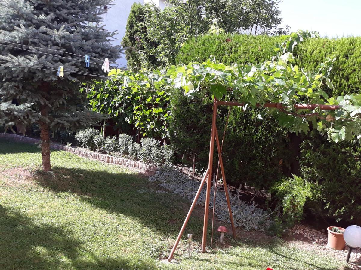 Lázár Apartmanok Heviz Exterior foto
